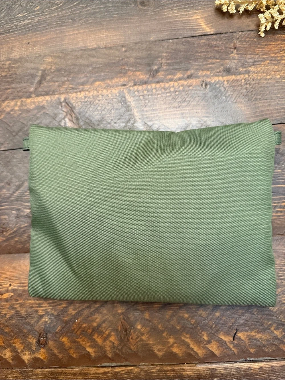 Hunter x EVA Air Olive Green Crossbody Travel Amenity Pouch Set NWOT